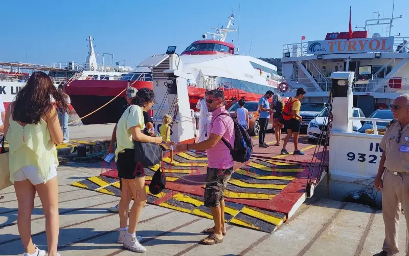 Çeşme'den Sakız Adası'na kalkan feribot seferleri