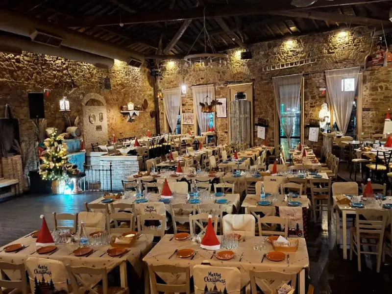 Sakız Adası Yılbaşı Turu Geleneksel Taverna İç Mekan Düzeni